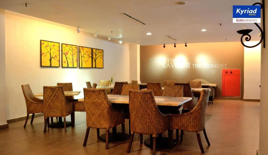 Kyriad Bumiminang Hotel Padang  Exterior photo