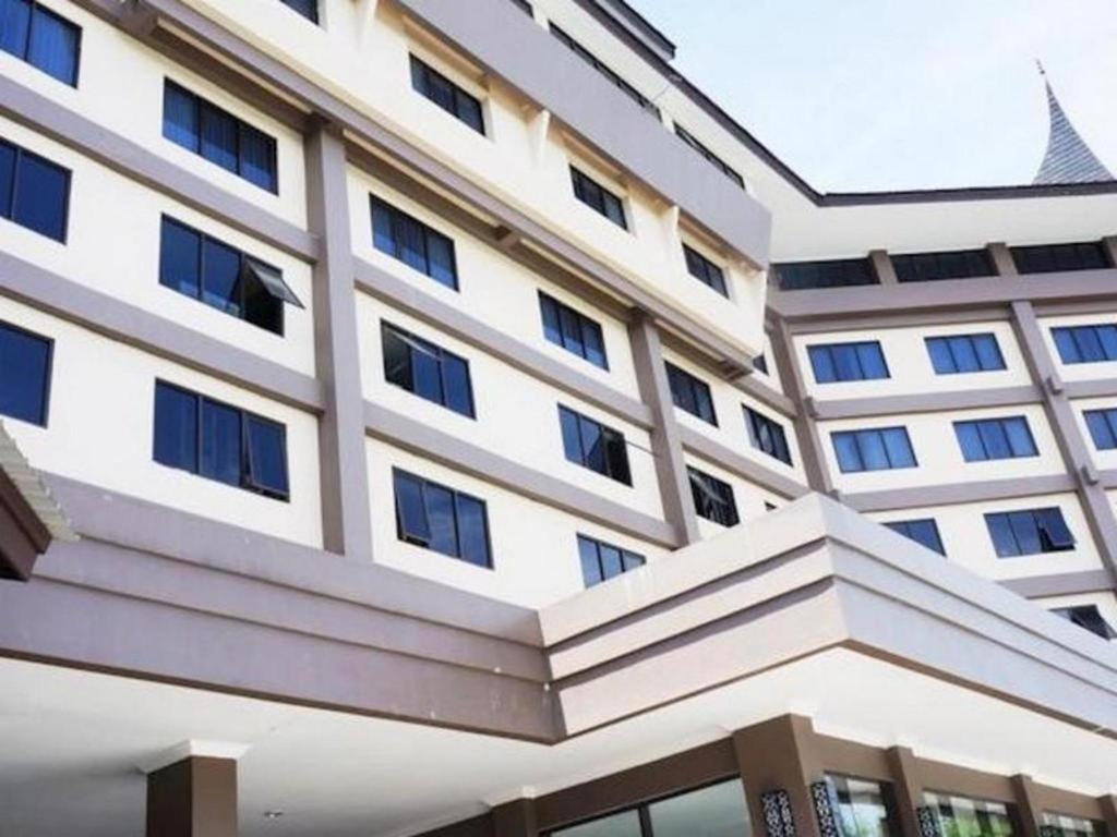 Kyriad Bumiminang Hotel Padang  Exterior photo