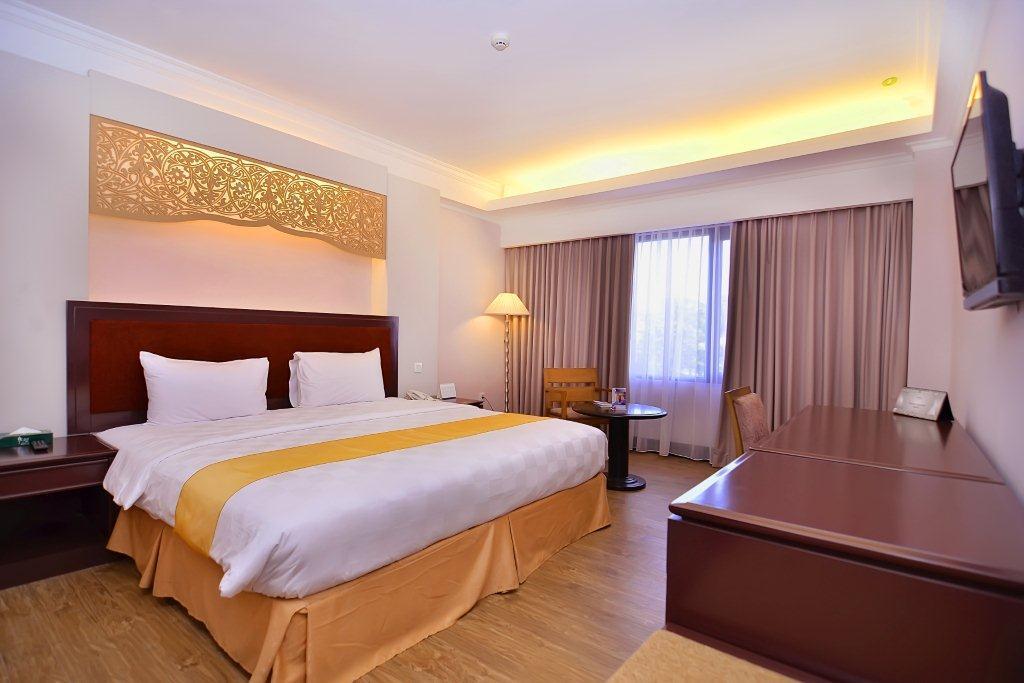 Kyriad Bumiminang Hotel Padang  Exterior photo