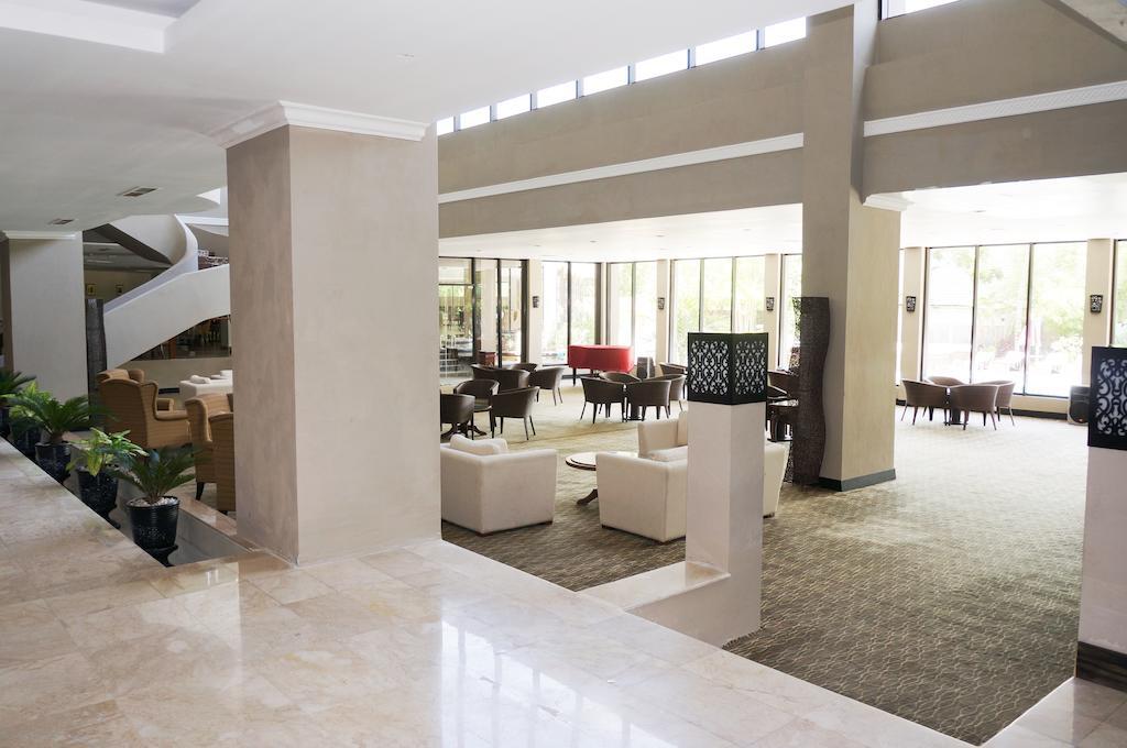 Kyriad Bumiminang Hotel Padang  Exterior photo